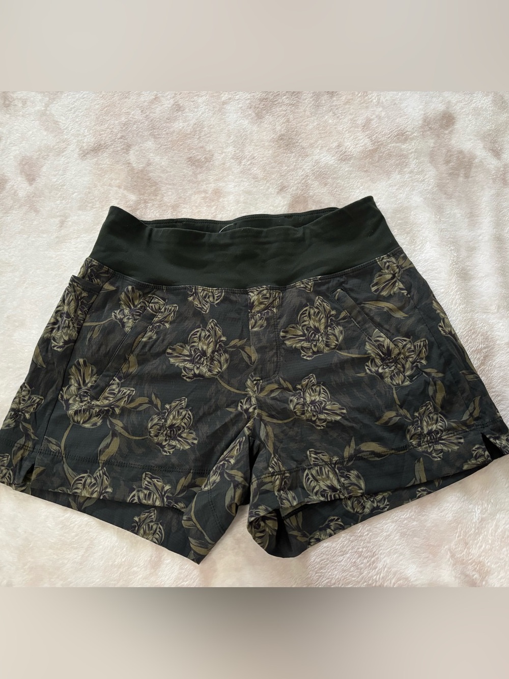 Athleta Black Floral-Print Athletic Shorts Size 0/S